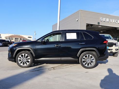 Used 2022 Toyota RAV4 Limited image 2