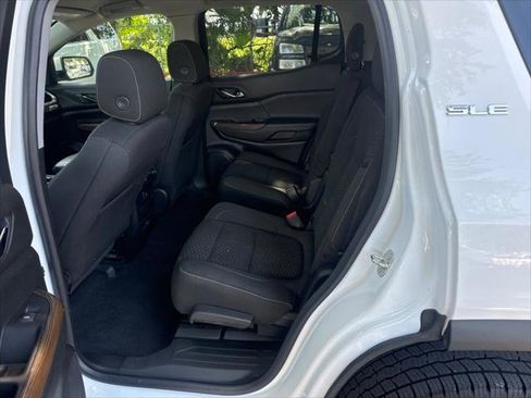Used 2019 GMC Acadia SLE FWD image 16