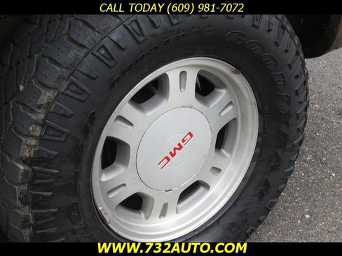 Used 2002 GMC Yukon SLT image 32