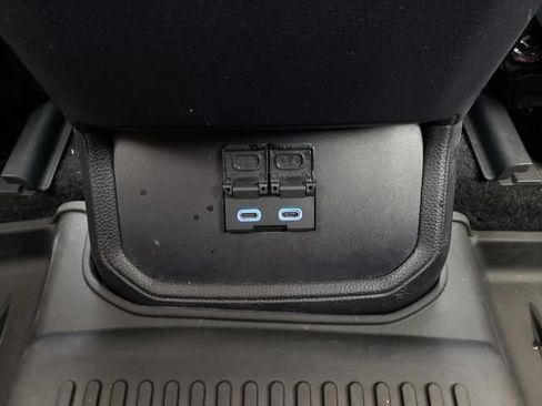 Used 2022 Toyota Highlander XLE AWD/4WD image 14