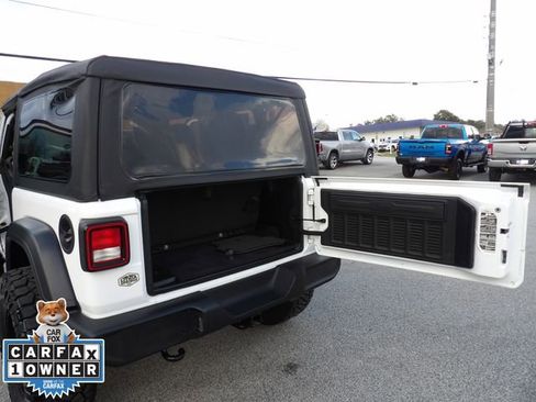 Used 2020 Jeep Wrangler Sport image 31