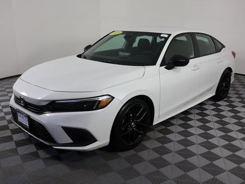 Used 2023 Honda Civic Sport image 4