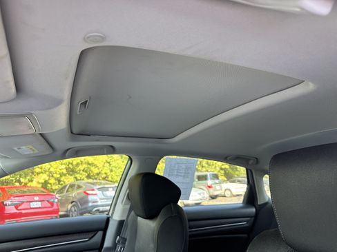 Used 2018 Honda Accord EX image 7