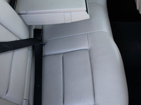 Used 2013 Mercedes-Benz E 350 4MATIC Sedan image 16