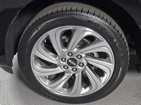 Used 2024 Lincoln Navigator Premiere image 9