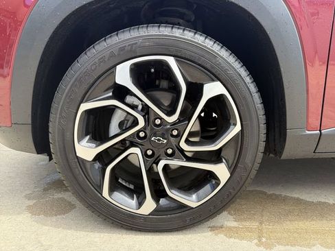 Used 2024 Chevrolet Trax RS w/ Sunroof Package FWD image 12