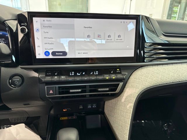 Used 2026 Toyota Camry XLE AWD/4WD image 22