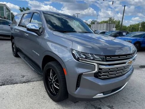Used 2021 Chevrolet Suburban Premier w/ Premium Package AWD/4WD image 4