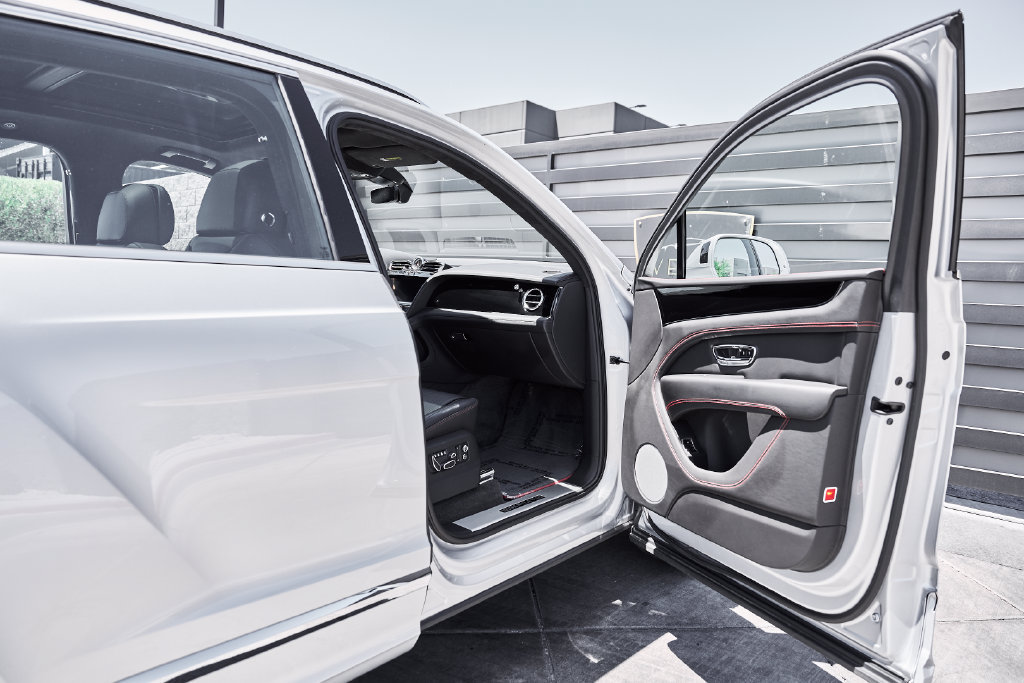 Used 2021 Bentley Bentayga AWD/4WD image 22