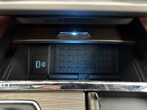Used 2024 Ford Expedition Limited image 15