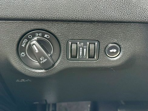 Used 2017 Chrysler 300 Limited w/ Value Package image 23