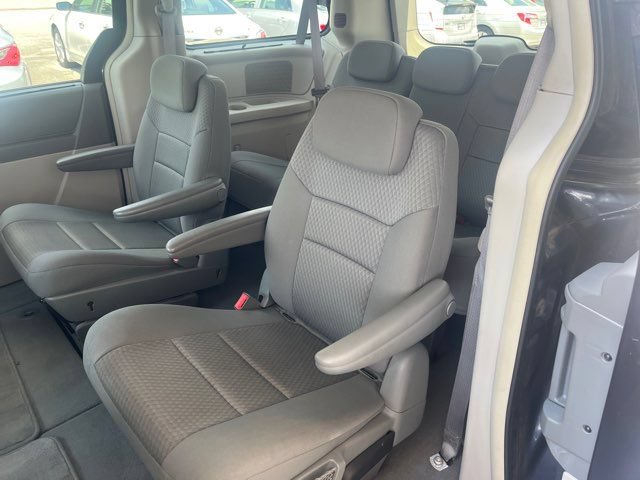 Used 2009 Chrysler Town & Country Touring w/ Family Value Group FWD image 7