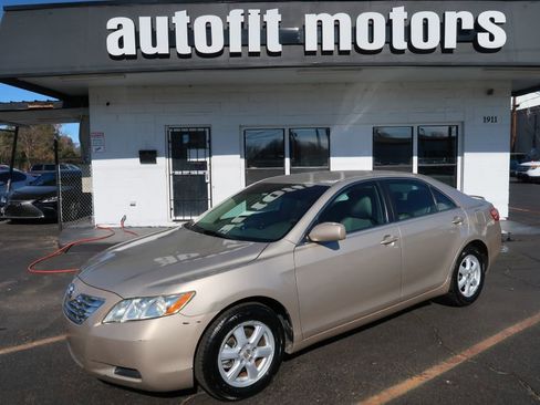 Used 2009 Toyota Camry FWD image 1