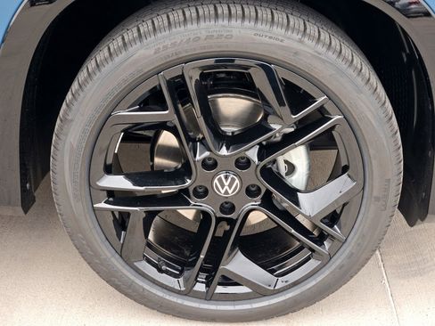New 2026 Volkswagen Tiguan SE R-Line image 7