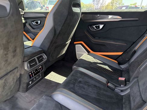 Used 2023 Lamborghini Urus Performante AWD/4WD image 15