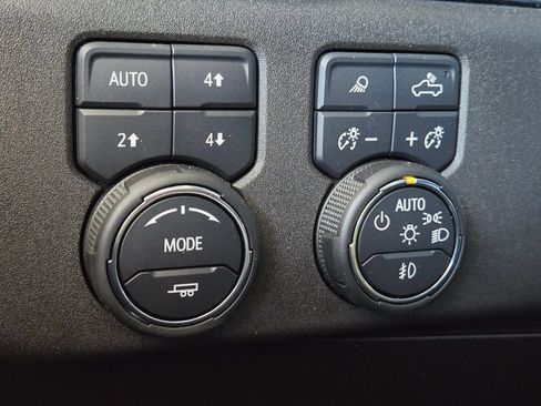 Used 2024 Chevrolet Silverado 1500 High Country w/ High Country Premium Package image 35