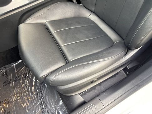 Used 2021 Mercedes-Benz GLB 250 w/ Premium Package image 27