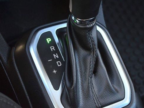 Used 2023 Jeep Renegade Latitude image 29