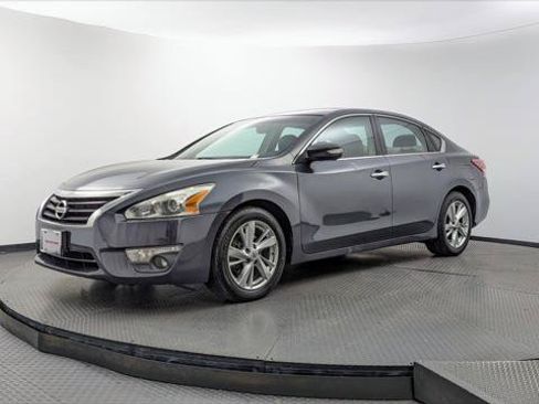 Used 2013 Nissan Altima 2.5 SL w/ Technology Pkg FWD image 2