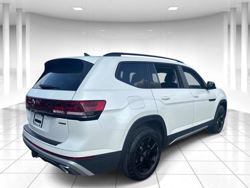 Certified 2024 Volkswagen Atlas Peak Edition SEL AWD/4WD image 3