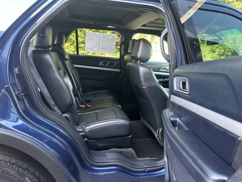 Used 2016 Ford Explorer XLT w/ Equipment Group 202A AWD/4WD image 21