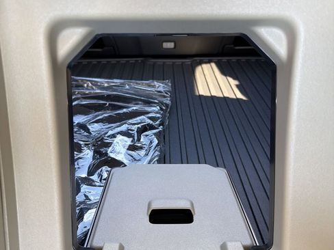 New 2026 Volvo XC60 B5 Ultra w/ Protection Package Premier image 96