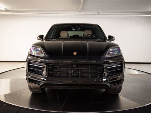 Certified 2026 Porsche Cayenne AWD/4WD image 10