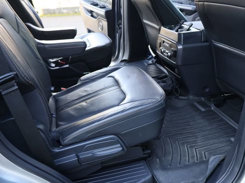 Used 2024 Ford Expedition Platinum image 30