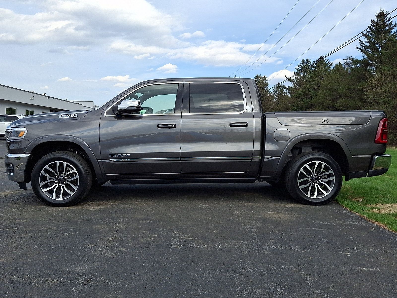 Used 2025 RAM 1500 Limited AWD/4WD image 4