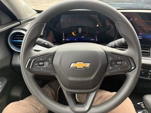 Used 2025 Chevrolet Trax LT image 12