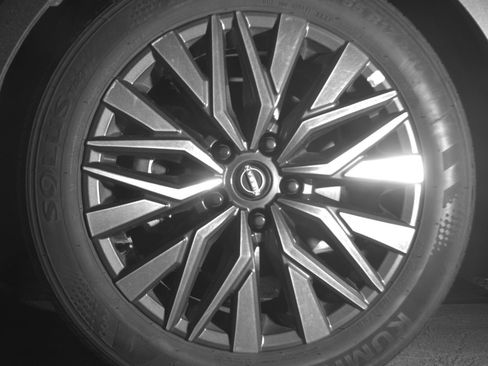 Used 2025 Nissan Altima 2.5 SV FWD image 12
