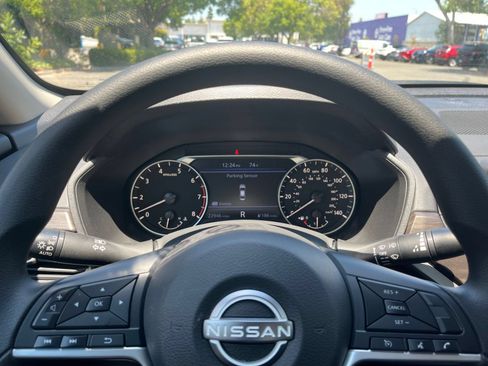 Used 2025 Nissan Altima 2.5 SV FWD image 28