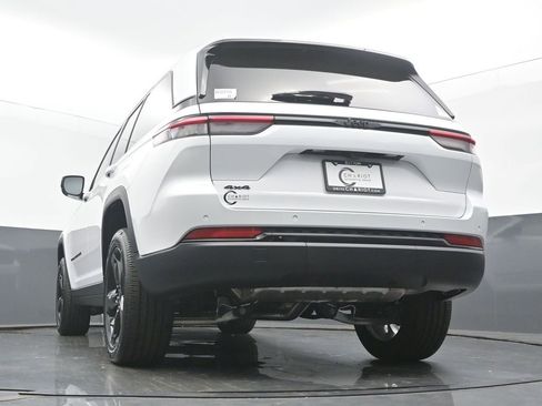 New 2025 Jeep Grand Cherokee Altitude image 49