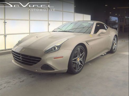 Used 2018 Ferrari California T RWD image 1