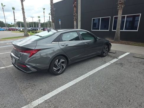 Used 2024 Hyundai Elantra Limited FWD image 3