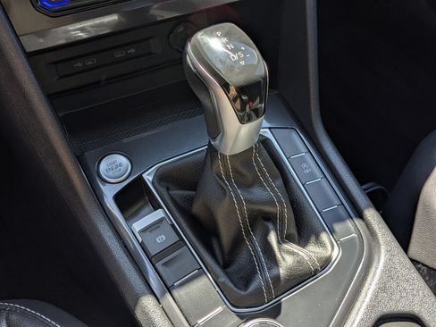 Used 2022 Volkswagen Tiguan SE AWD/4WD image 30