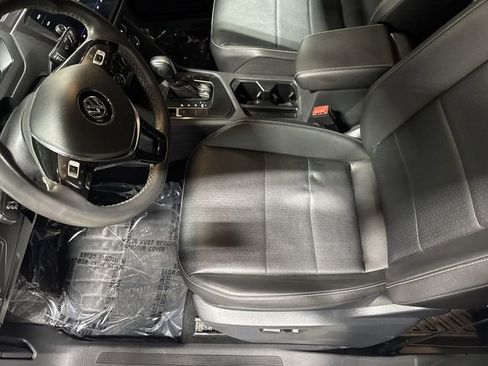 Used 2021 Volkswagen Tiguan SE image 19