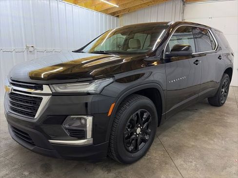 Used 2023 Chevrolet Traverse LS AWD/4WD image 3