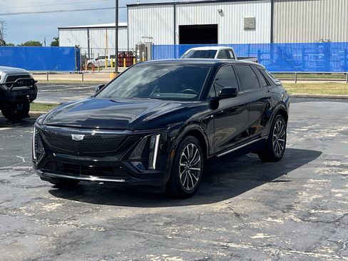 Used 2024 Cadillac Lyriq Sport RWD image 3