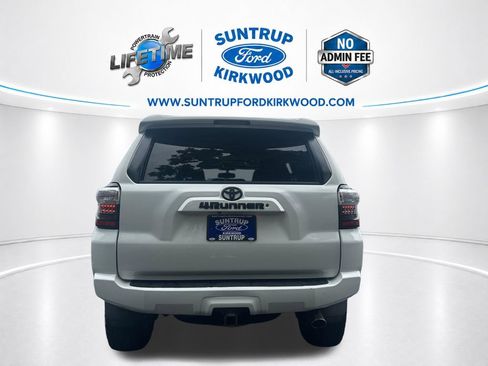 Used 2015 Toyota 4Runner SR5 Premium AWD/4WD image 4