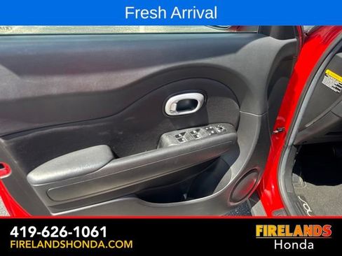 Used 2017 Kia Soul + FWD image 14
