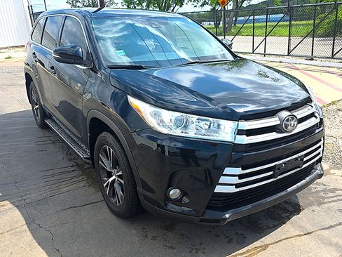 Used 2018 Toyota Highlander Plus image 3