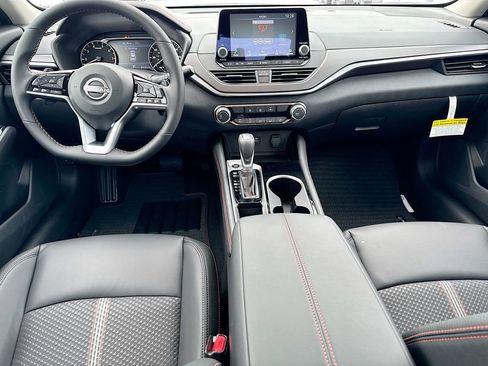 Used 2025 Nissan Altima 2.5 SR FWD image 20