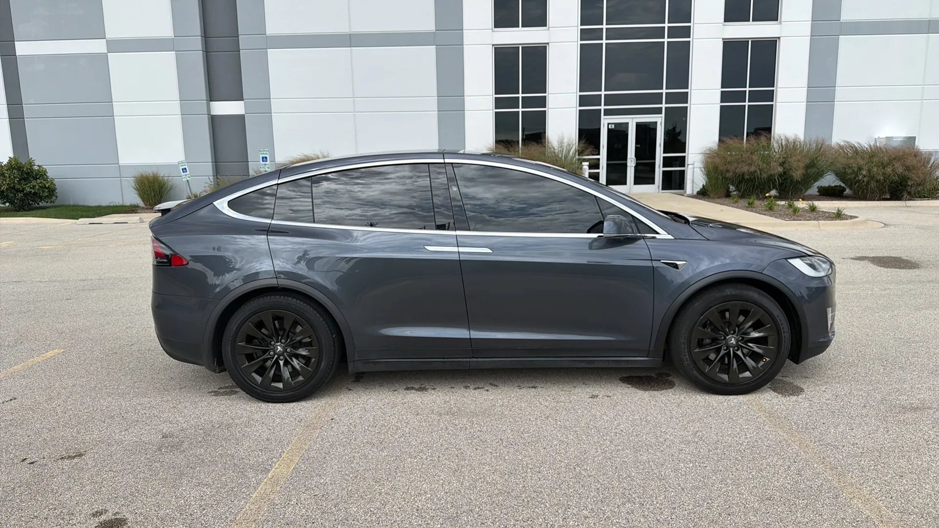 Used 2018 Tesla Model X 75D AWD/4WD image 4