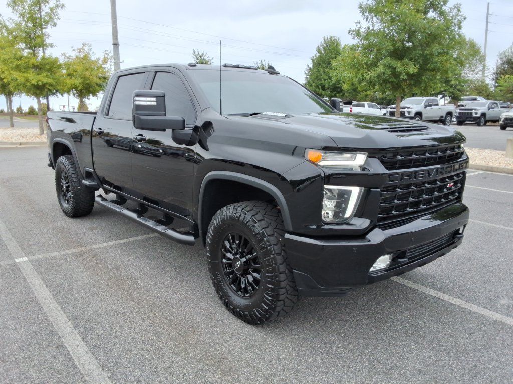 Used 2021 Chevrolet Silverado 2500 LT w/ Midnight Edition AWD/4WD image 3