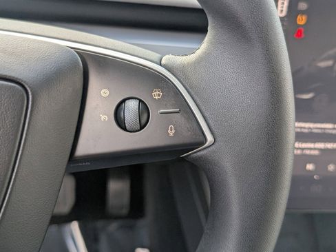 Used 2025 Tesla Model 3 image 31