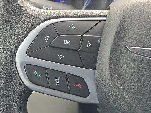 Certified 2017 Chrysler Pacifica Touring image 27