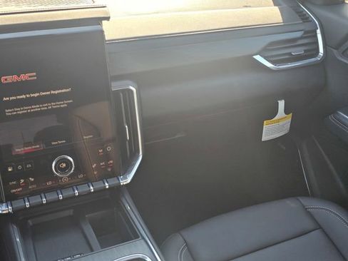 New 2026 GMC Acadia Elevation image 17