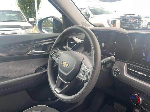 Used 2025 Chevrolet TrailBlazer LT FWD image 28