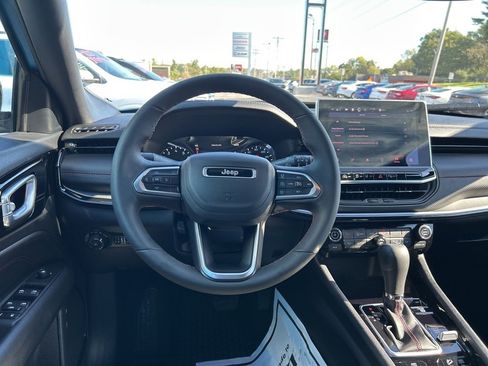 Used 2024 Jeep Compass Trailhawk w/ Trailhawk Convenience Group image 16